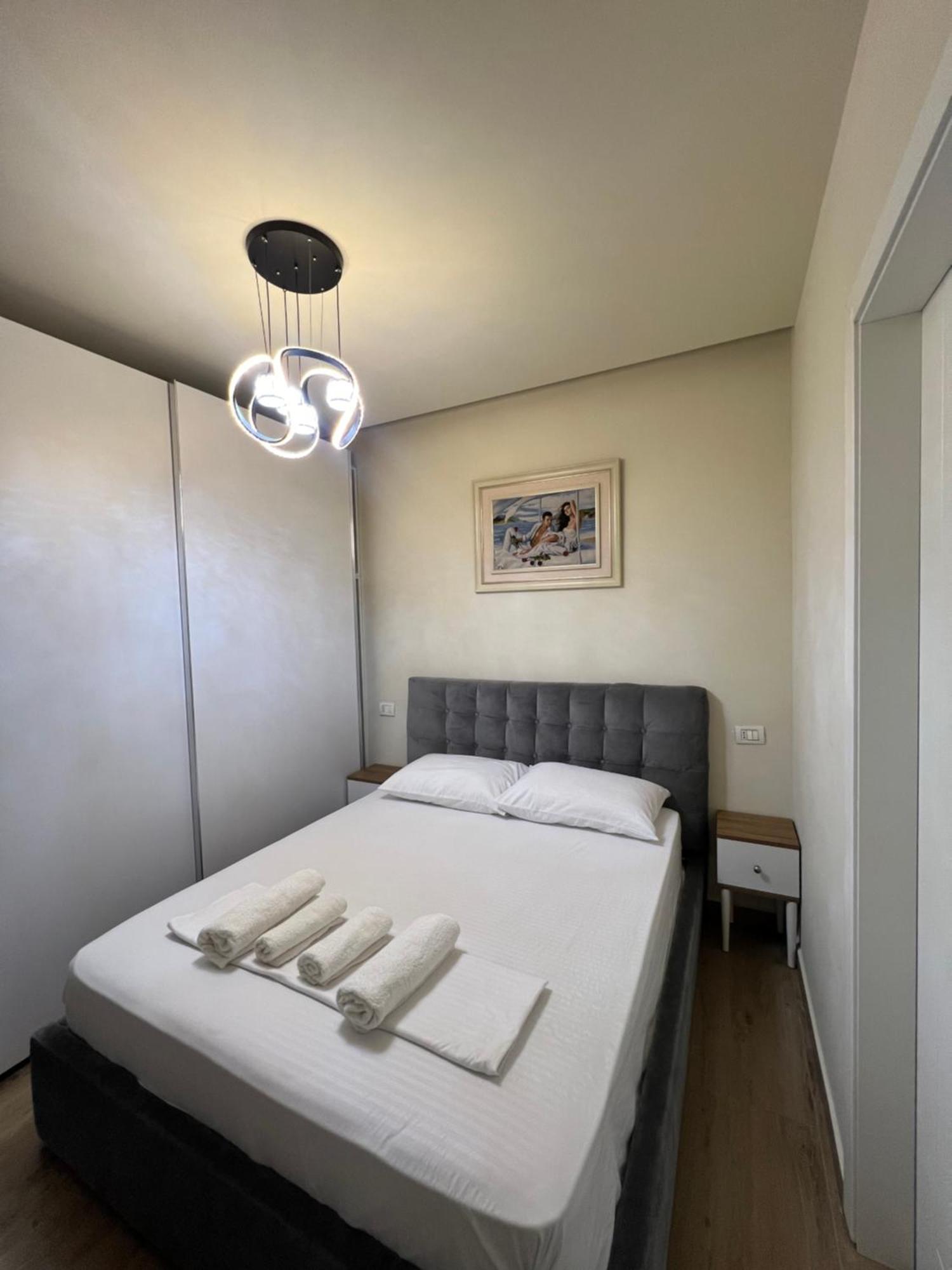 Condor Center Luxury Apartment Tiran Dış mekan fotoğraf
